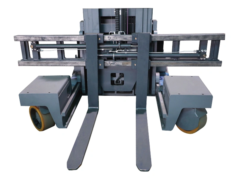 Zijaanzicht van multidirectionele reachtruck CQD20-DF